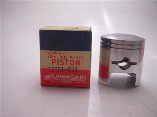 13001-024 STANDARD PISTON NOS KAWASAKI 1968-70 F3 BUSHWHACKER (red 115)