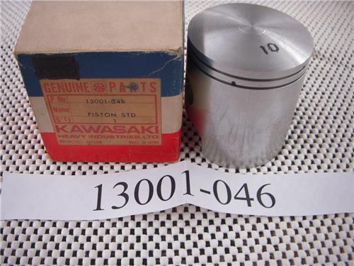13001-046 STANDARD PISTON NOS KAWASAKI 1971-72 F8 F8M (red150)