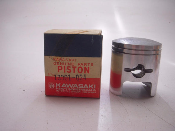 13001-024 STANDARD PISTON NOS KAWASAKI 1968-70 F3 BUSHWHACKER (red123)