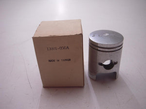 13001-056A STANDARD PISTON NOS KAWASAKI KH250 S1 (red123)