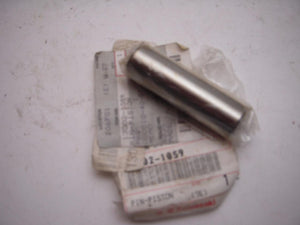 13002-1059 PISTON PIN KAWASAKI NOS 1986-05 KLF300 ATV (red116)