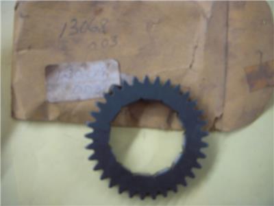 13068-003 1971-80 MT1 KV75 Kawasaki NOS KICK STARTER GEAR (red128)