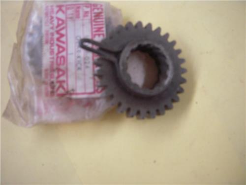 13068-024 1973-75 S1 250 S3 400 TRIPLE NOS Kawasaki KICK STARTER GEAR (red 128)