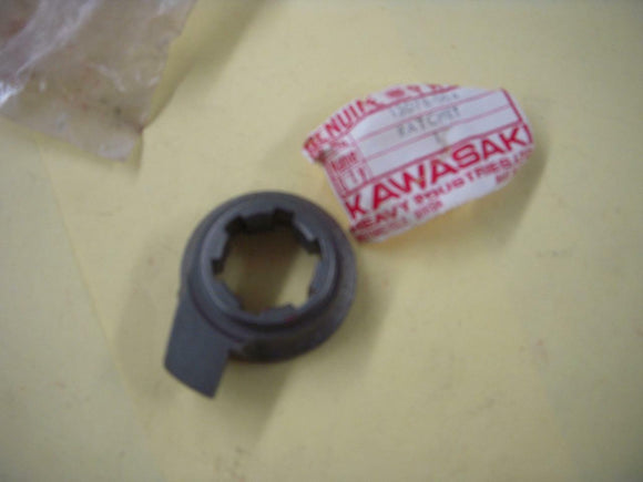 13078-004 1971-75 F9 350 Kawasaki NOS KICK STARTER RATCHET GEAR (red128)