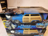 1950 FORD WOODY BLUE MUSCLE MACHINES 1:18 NEW Collectible Toy (N-TOP)