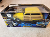 1950 FORD WOODY YELLOW MUSCLE MACHINES 1:18 NEW Collectible Toy (N-TOP)