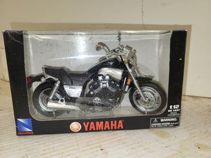 Yamaha V-Max VMX1200 New Ray Road Rider 1:12 Diecast NEW Collectible Toy (92424-18 ts-wire3A)