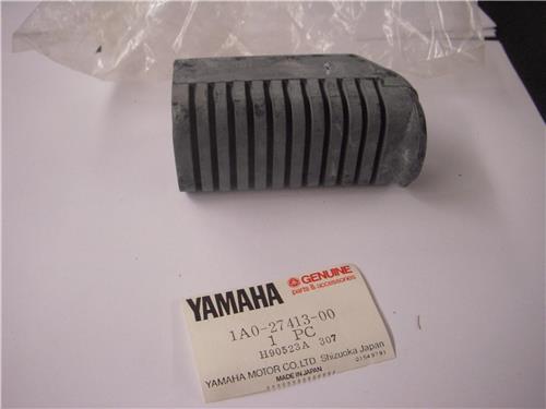 1A0-27413 FOOT REST RUBBER COVER NOS YAMAHA 1976-84 RD400 RX50 (RED102)