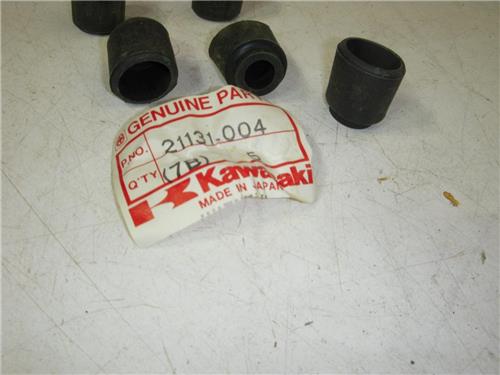 21131-004 1967-70 A7 A1 NOS KAWASAKI SPARK PLUG CAP GROMMET (4) (RED119)