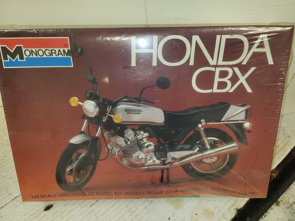 1982 CBX HONDA MONOGRAM 1:15 SCALE SEALED MODEL KIT NEW Collectible Toy (92424-28 ts-wire3c)