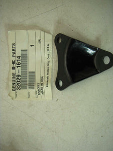 32029-1614 1993-03 KLF300 BAYOU 300 ATV NOS KAWASAKI FRONT ENGINE MOUNT BRACKET (red116)