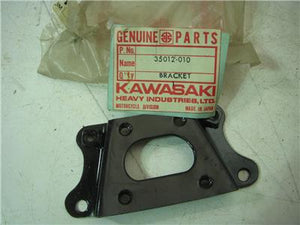 35012-010 1969-75 G4TR G3SS G3TR KAWASAKI NOS FRONT FENDER BRACKET (RED124)