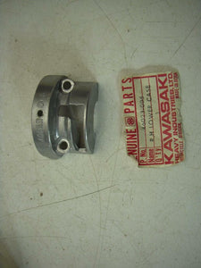 46023-005 1970-76 KV100 F5 F6 F8 F9 NOS KAWASAKI RIGHT BAR SWITCH LOWER CASE (red116)