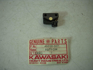 46028-007 1977-79 KZ650 B C D SR 650 NOS KAWASAKI LEFT BAR SWITCH BUTTON HORN  (red116)