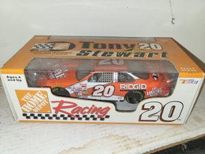 TONY STEWART #20 HOME DEPOT 1:24 DIECAST NEW Collectible (9324-4 ts-b4)