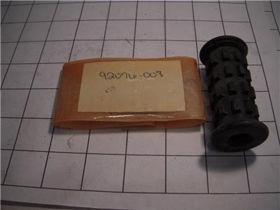 92076-008 1970-76 H1 500 G4TR KV100 NOS KAWASAKI REAR FOOT REST PEG RUBBER (red140)