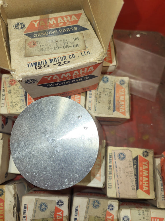 316-11631 STANDARD Size Piston NOS YAMAHA 1972-73 AT2 AT3 CT2 CT3 (RED122)