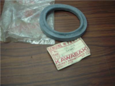 11017-008 1972 H1 500 TRIPLE NOS KAWASAKI AIR INLET GASKET RUBBER (RED718)