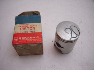 13027-057 G3 G4 KD100 KE100 KH100 OVERSIZE PISTON NOS KAWASAKI OEM 1969-81 (RED111)