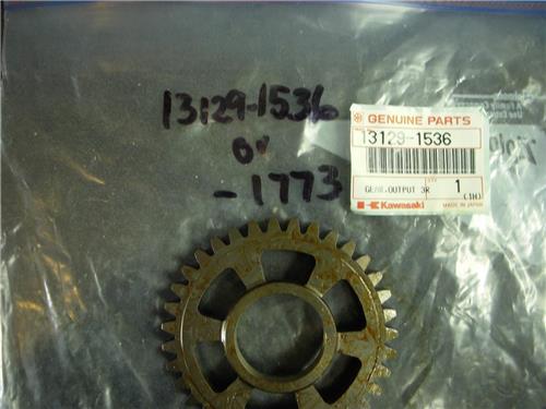 13129-1539 1984-86 ZX9 ZX900A NOS Kawasaki 3RD GEAR OUTPUT 35T 13129-1536 (RED718)