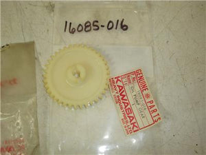 16085-016 1971-78 F7 F6 KE175 NOS KAWASAKI OIL PUMP GEAR (RED718)