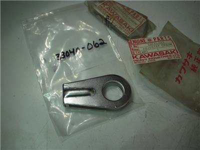 33040-062 1974-78 KZ400 NOS KAWASAKI CHAIN ADJUSTER LEFT (RED111)