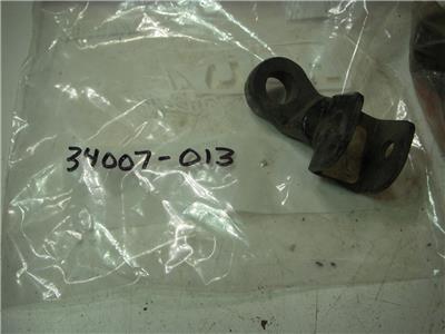 34007-013 1976-78 KE175 KD175 NOS KAWASAKI LEFT FOOTREST BAR BRACKET (RED111)