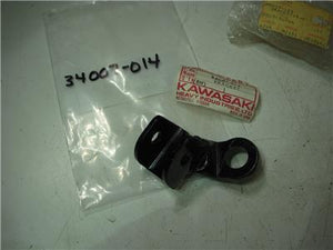 34007-014 1976-78 KE175 KD175 NOS KAWASAKI RIGHT FOOTREST BAR BRACKET (RED111)