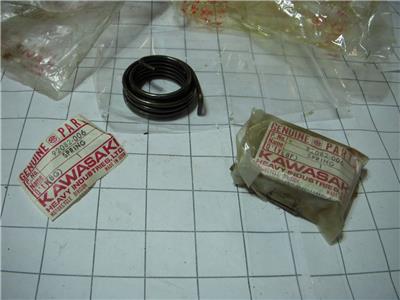 92082-006 1976-79 KZ400 KZ650 KICK STARTER KICKER SPRINGS NOS KAWASAKI (2) (RED718)