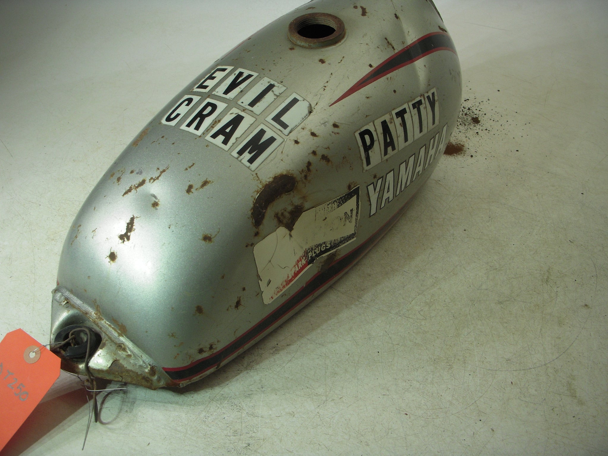 1972 DT250 MX250 YAMAHA USED FUEL GAS TANK LEAKER SWT-027 – Sport